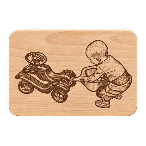 Frühstücksbrett aus Buche mit Fotogravur: Kleinkind schiebt ein Bobby-Car